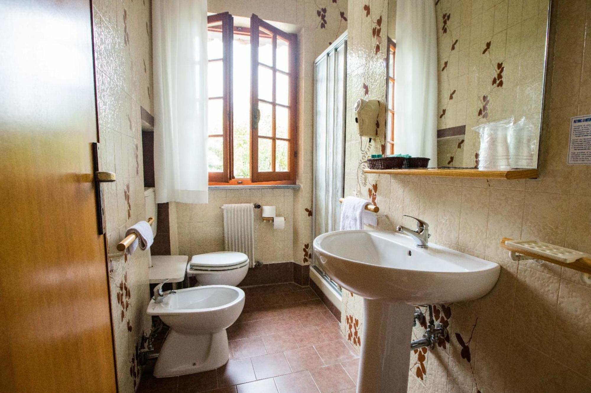 La Tavernetta Dei Ronchi Marina di Massa Bagian luar foto